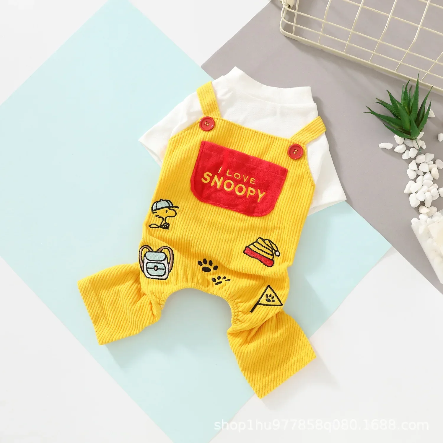 Snoopy New Cute Pet Cartoon embroidery Dog Four-legged T-shirt Short Sleeve Spring, Autumn and Summer Pet dog Clothes
Snoopy New Cute Pet Cartoon embroidery Dog Four-legged T-shirt Short Sleeve Spring, Autumn and Summer Pet dog Clothes