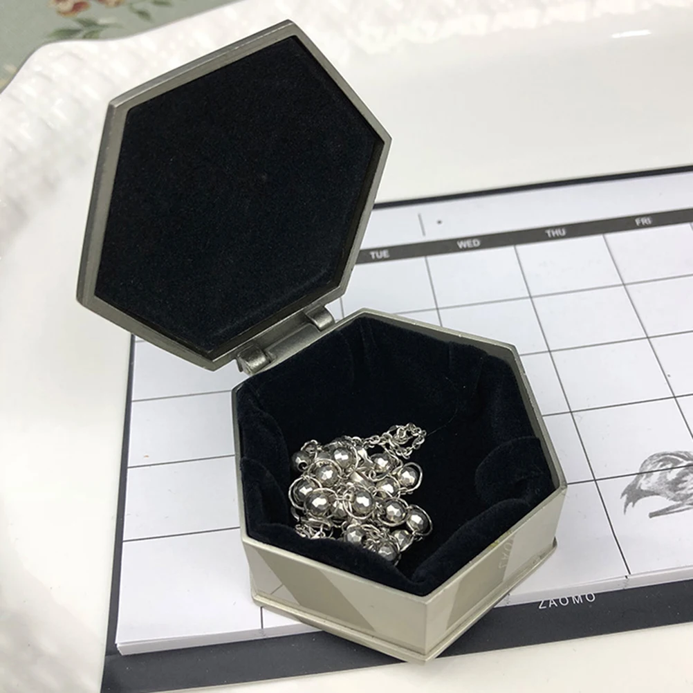 Vintage Metal Jewelry Box Trinket Storage Container Gift For Women Wedding Party Alloy Box For Rings Earrings Necklaces 
Vintage Metal Jewelry Box Trinket Storage Container Gift For Women Wedding Party Alloy Box For Rings Earrings Necklaces
