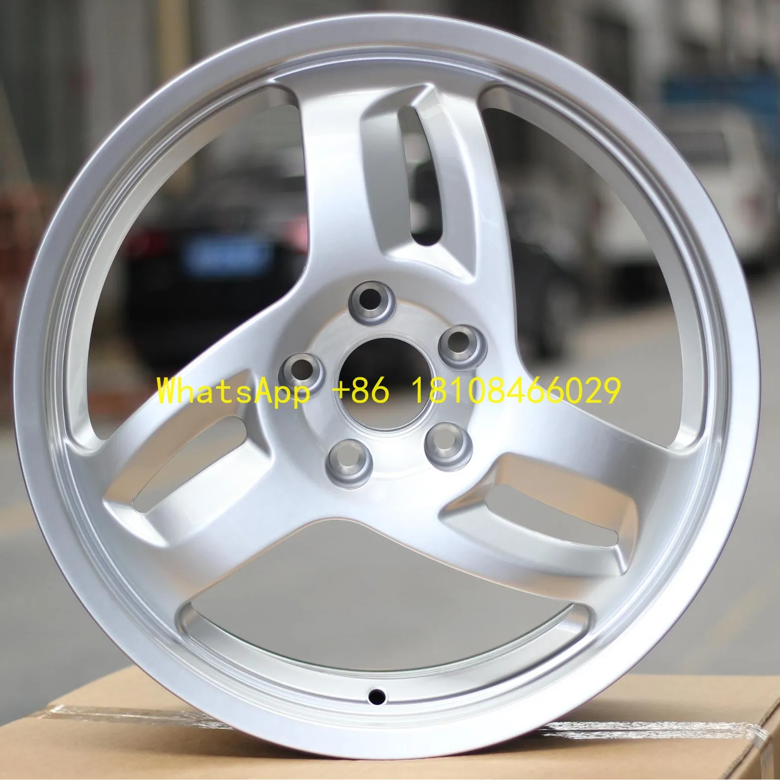 Кованые колеса из матового серебра премиум-класса из сплава 6061 для легковых автомобилей с PCD 120/130 мм и ET. Прямая поставка других производителей.
Кованые колеса из матового серебра премиум-класса из сплава 6061 для легковых автомобилей с PCD 120/130 мм и ET. Прямая поставка других производителей.