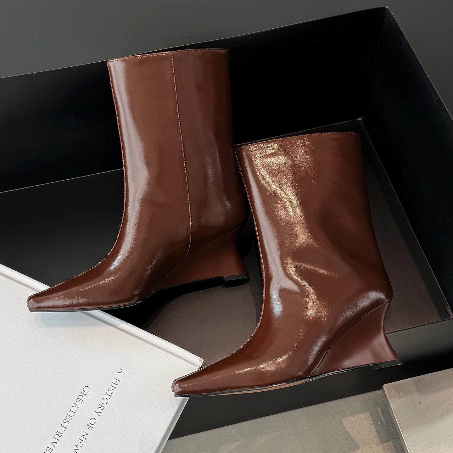 Genuine Leather women's Ankle Boots ,Pointed Toe women's Shoes,Sexy Wedge High Heels, Elegant women's boots daily dress Boots
Genuine Leather women's Ankle Boots ,Pointed Toe women's Shoes,Sexy Wedge High Heels, Elegant women's boots daily dress Boots