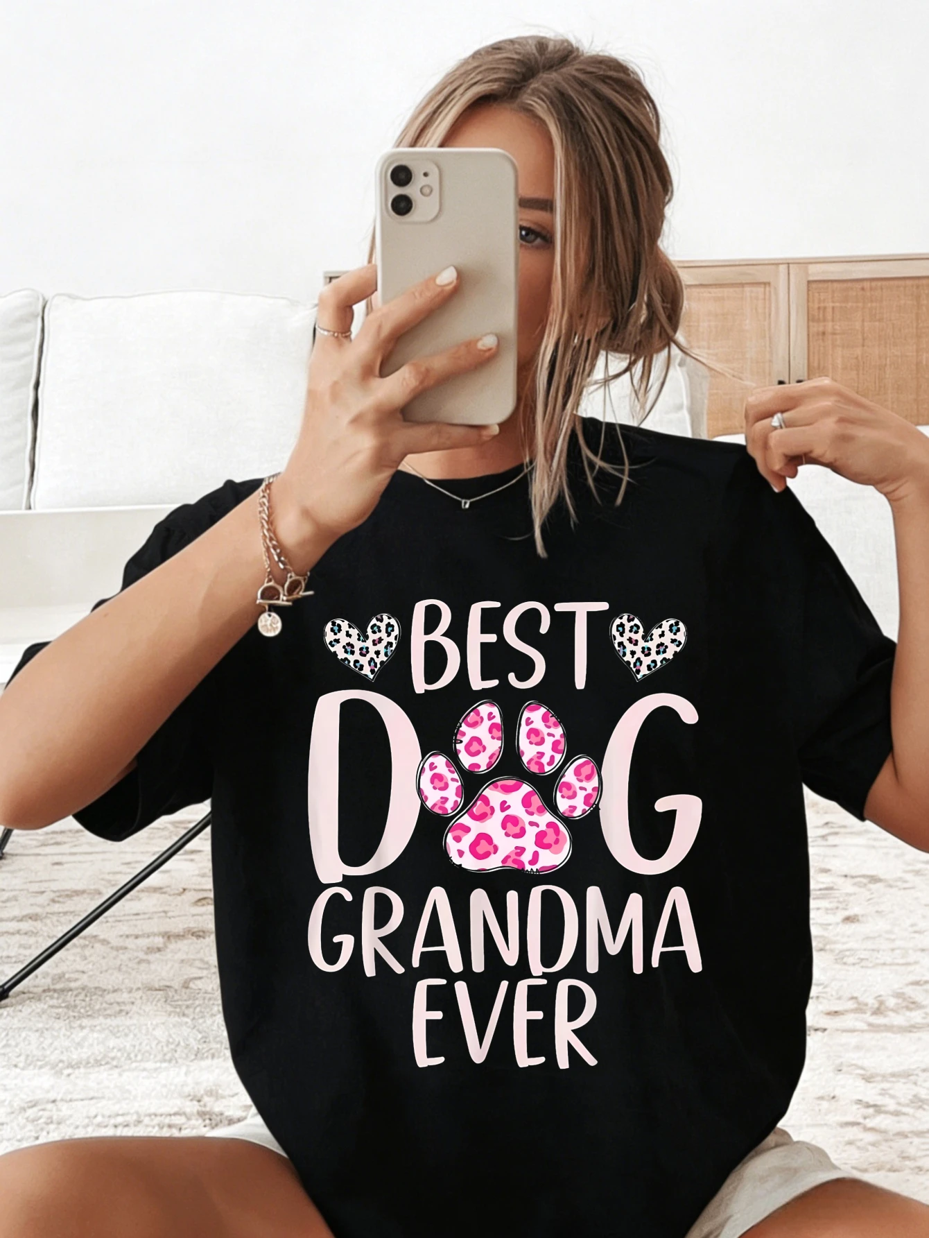 Женская футболка с милым графическим принтом «Лучшая бабушка для собак», хлопковая, с коротким рукавом, повседневная летняя футболка, подарок для бабушки-любительницы собак
Женская футболка с милым графическим принтом «Лучшая бабушка для собак», хлопковая, с коротким рукавом, повседневная летняя футболка, подарок для бабушки-любительницы собак