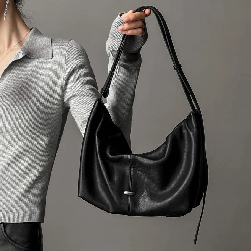 Sheepskin Dumpling Bag 2025 new niche design large capacity casual crossbody bag genuine leather fashion ladies shoulder bag
Sheepskin Dumpling Bag 2025 new niche design large capacity casual crossbody bag genuine leather fashion ladies shoulder bag