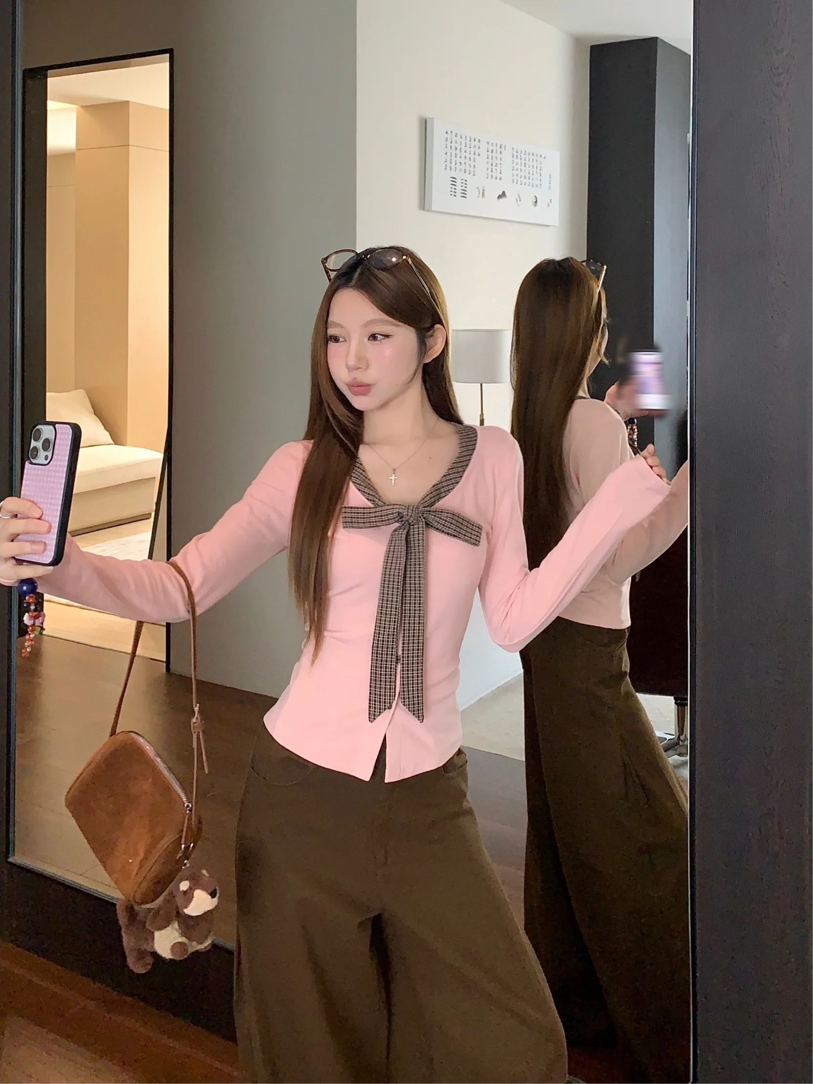 Slim Fit Long Sleeve V-Neck T-Shirt Women's Base Layer Checkered Knot Design Korean Style Summer New Arrival
Slim Fit Long Sleeve V-Neck T-Shirt Women's Base Layer Checkered Knot Design Korean Style Summer New Arrival