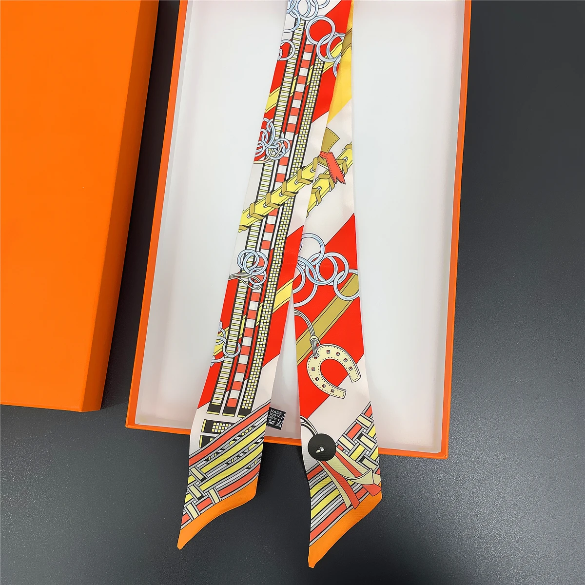 Melt Belt Printed Small Scarf Women Silk Scarf Headband Long Scarves New Design Wrist Towel Foulards Neckerchief Hijabs
Melt Belt Printed Small Scarf Women Silk Scarf Headband Long Scarves New Design Wrist Towel Foulards Neckerchief Hijabs