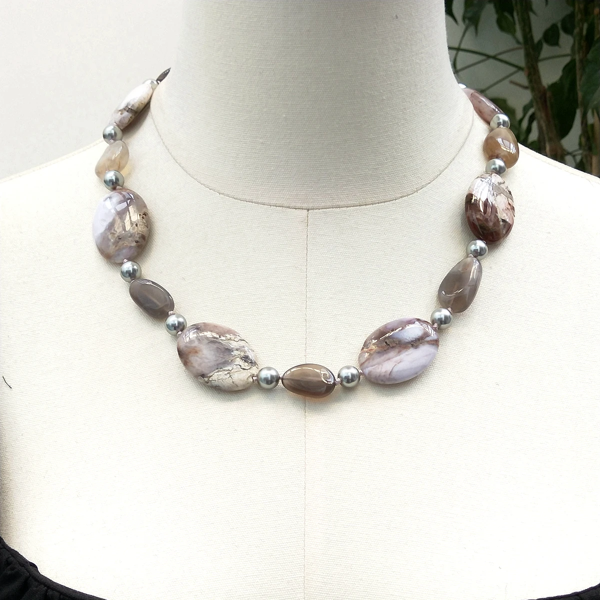 Lii Ji Gray Necklace 55cm Agate Shell Pearl Choker Necklace Women Jewelry Stock Sale
Lii Ji Gray Necklace 55cm Agate Shell Pearl Choker Necklace Women Jewelry Stock Sale