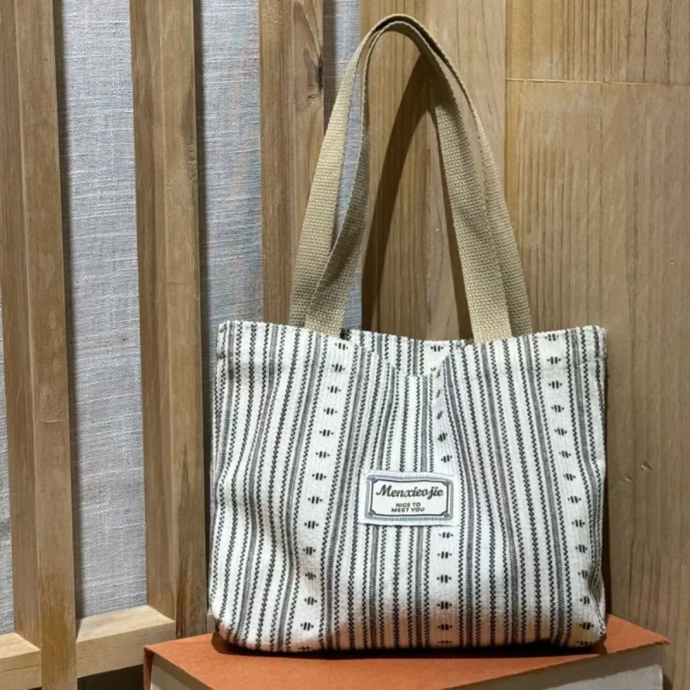Classic Design Canvas Tote Bag Korean Style Simple Commuting Shoulder Bag Large Capacity Lightweight Striped Shopping Bag
Classic Design Canvas Tote Bag Korean Style Simple Commuting Shoulder Bag Large Capacity Lightweight Striped Shopping Bag
