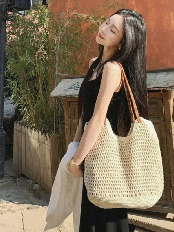 Hong Kong Fonck 2025 New Hollow out Straw Weaving Cotton Thread Tote Bag Women's Versatile Holiday Leisure Style Handbag
Hong Kong Fonck 2025 New Hollow out Straw Weaving Cotton Thread Tote Bag Women's Versatile Holiday Leisure Style Handbag
