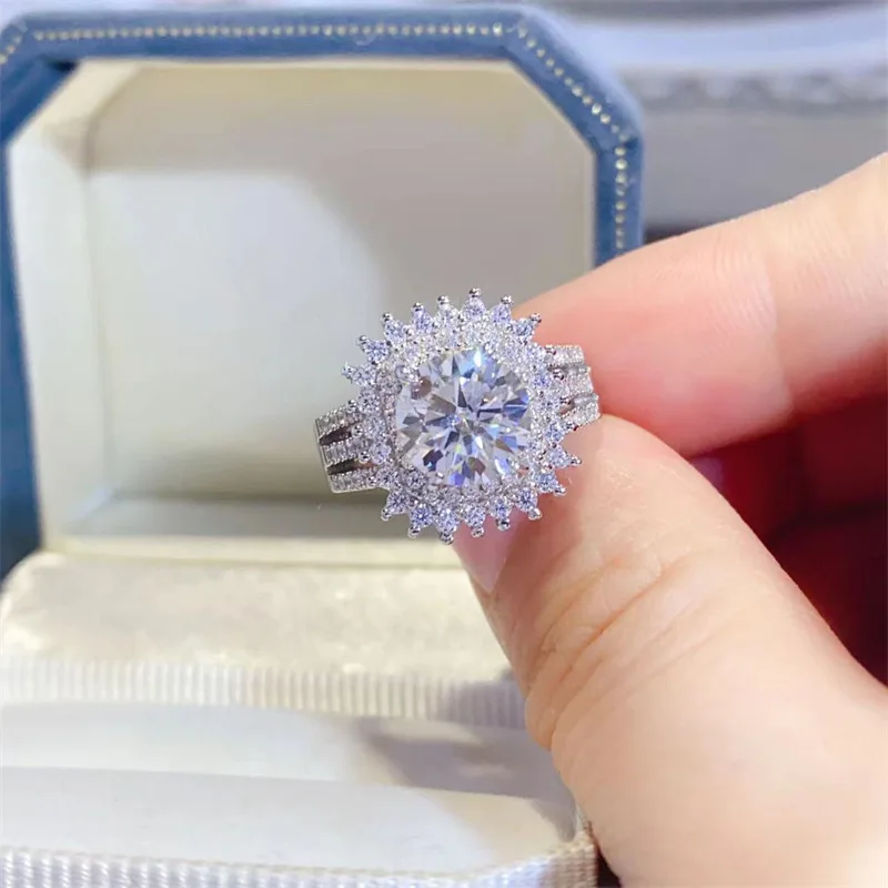 All Day Shining Ring For Women 2ct Moissanite PT950 Platinum | High light transmission structure, excellent lighting and dynamic
All Day Shining Ring For Women 2ct Moissanite PT950 Platinum | High light transmission structure, excellent lighting and dynamic