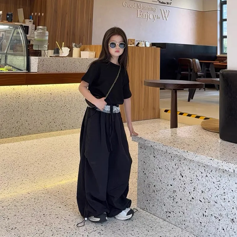 Girls Set 2025 Summer New Childrens Wear Korean Girl Baby Solid Color Short-sleeved T-shirt Lace Curtain Cargo Pants Two-piece
Girls Set 2025 Summer New Childrens Wear Korean Girl Baby Solid Color Short-sleeved T-shirt Lace Curtain Cargo Pants Two-piece