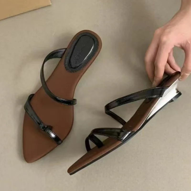 Women Slippers Designer Heeled Sandals Fashion Woman Shoes 2025 Summer New Slides Elegant Flip Flops Beach Sandalias De Mujer
Women Slippers Designer Heeled Sandals Fashion Woman Shoes 2025 Summer New Slides Elegant Flip Flops Beach Sandalias De Mujer