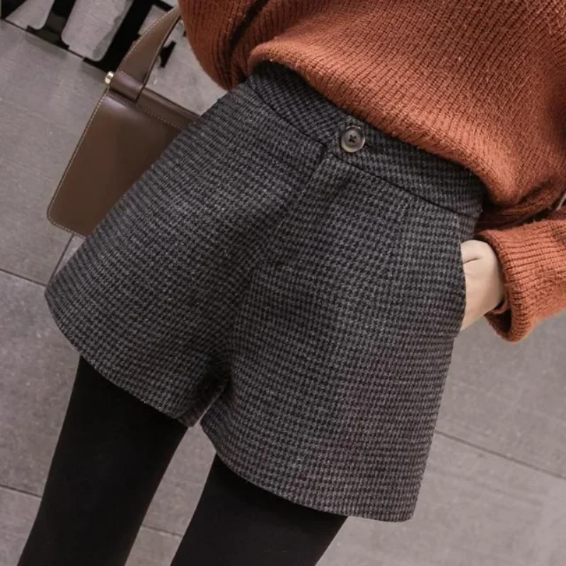 2023 Autumn High Waist A- Line Wide Leg Shorts Winter Wear Boots Shorts Women Winter Thick Wool Houndstooth Shorts Women's C16
2023 Autumn High Waist A- Line Wide Leg Shorts Winter Wear Boots Shorts Women Winter Thick Wool Houndstooth Shorts Women's C16