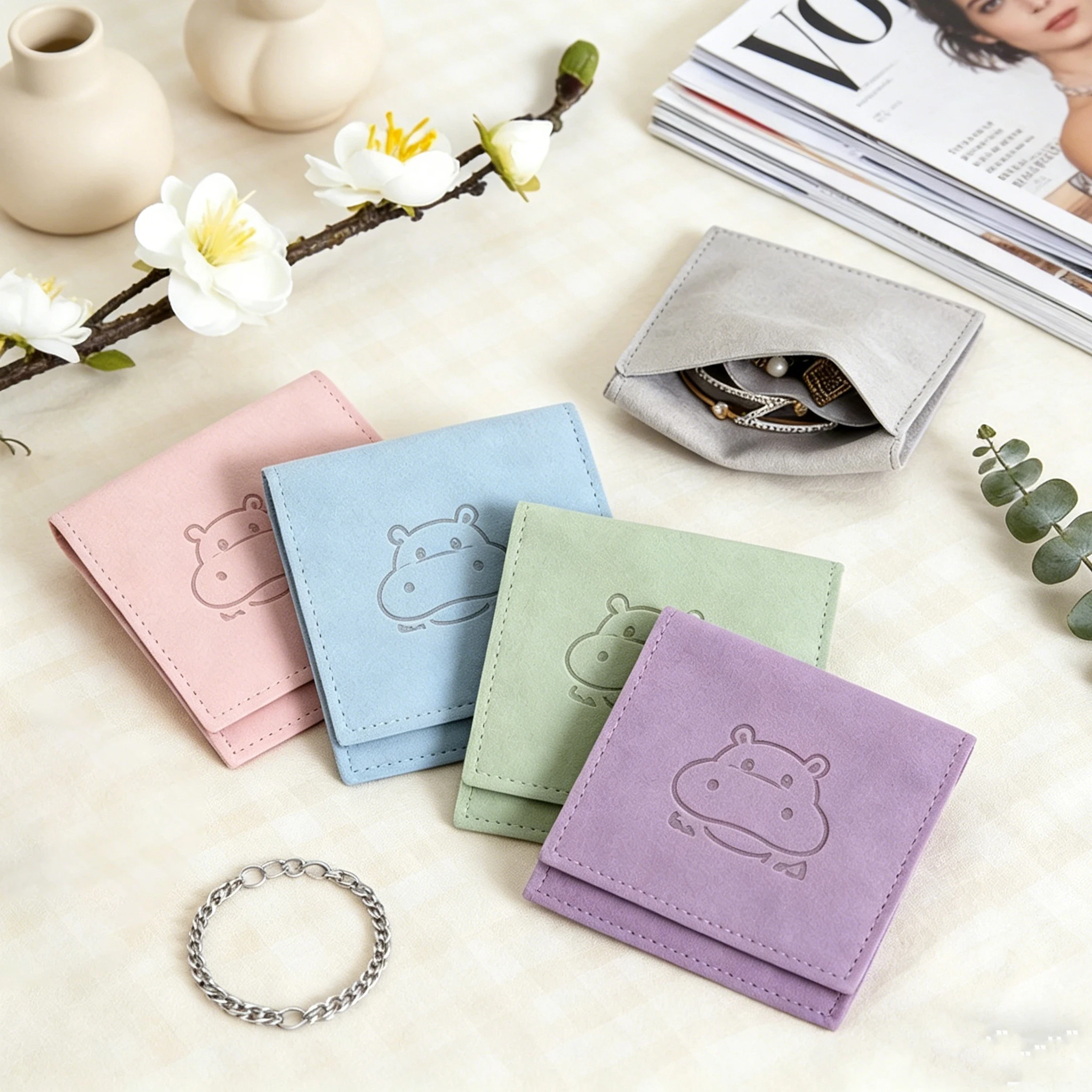 100Pack Custom Logo 4x4inch Microfiber Jewelry Bags Velvet Earrings Rings Bracelets Packaging Pouch Divider Dust Gift Sack
100Pack Custom Logo 4x4inch Microfiber Jewelry Bags Velvet Earrings Rings Bracelets Packaging Pouch Divider Dust Gift Sack