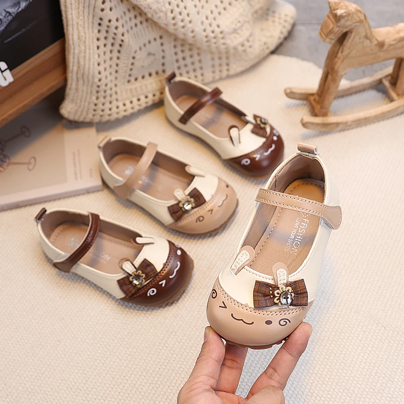 Baby Girls Leather Shoes with Cartoon Ornament 2026 New Spring Toddler Ballet Flats Soft Sole Trendy Kawaii Style Party Dress Up
Baby Girls Leather Shoes with Cartoon Ornament 2026 New Spring Toddler Ballet Flats Soft Sole Trendy Kawaii Style Party Dress Up