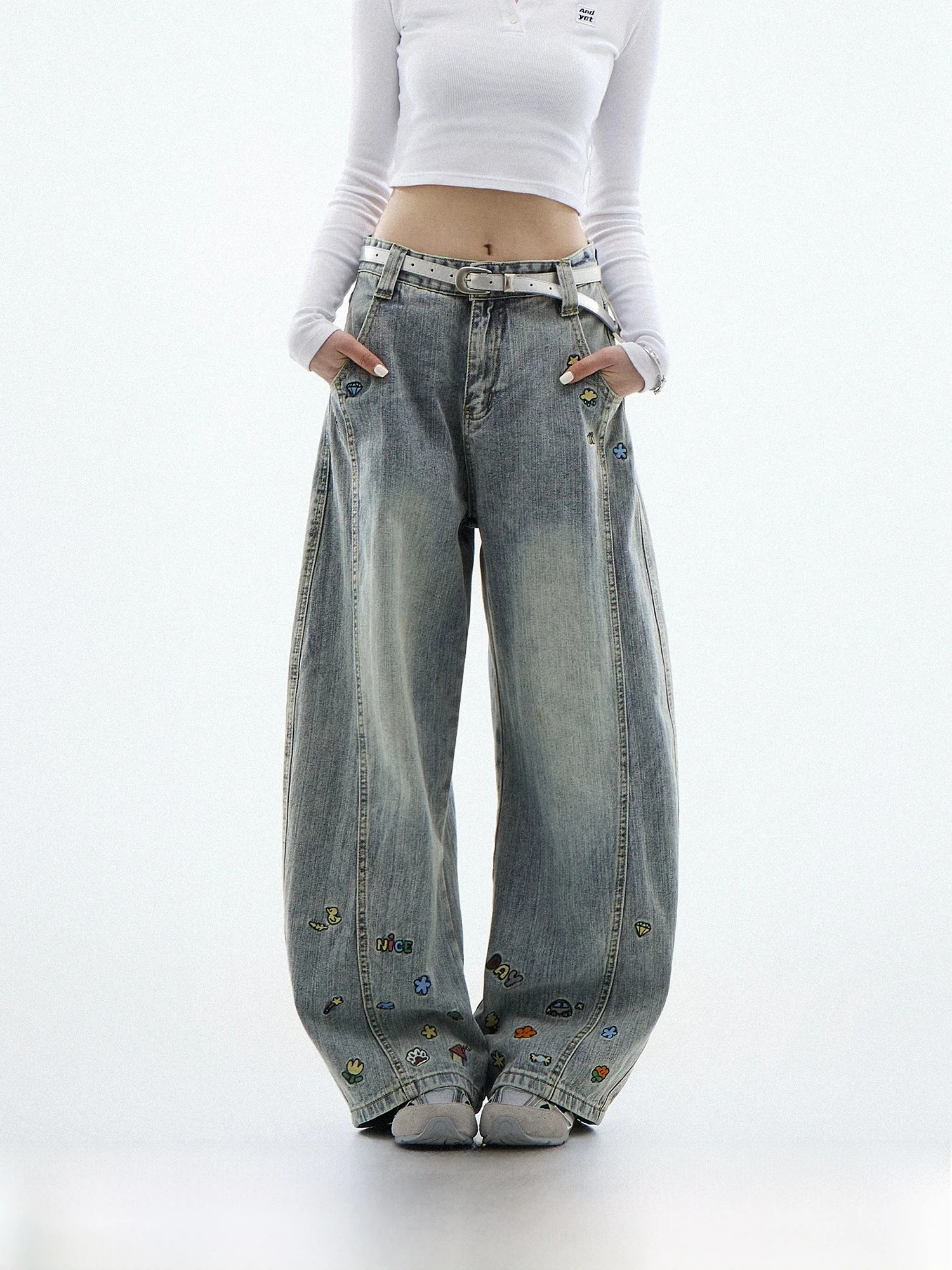 Loose Wide Leg Jeans Women's Cartoon Embroidery Knife Denim Pants Casual Comfortable Breathable Natural Waist Jeans
Loose Wide Leg Jeans Women's Cartoon Embroidery Knife Denim Pants Casual Comfortable Breathable Natural Waist Jeans