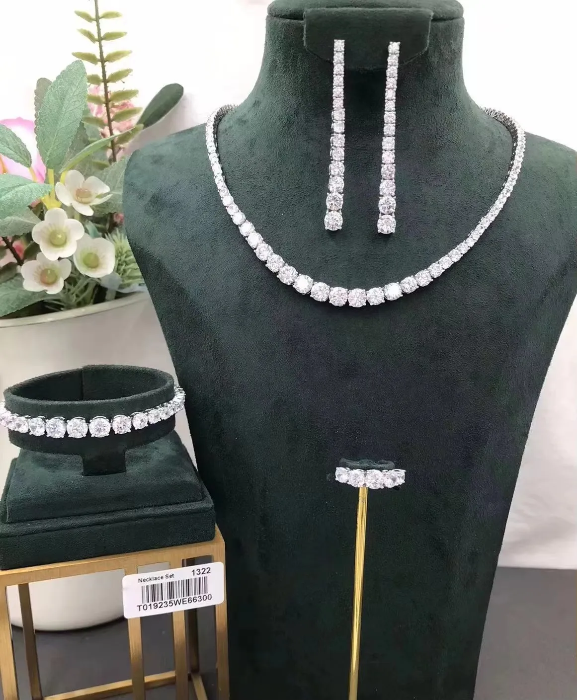 4pcs Bridal Cubic Zirconia Jewelry Sets For Women Party Luxury Dubai Nigeria CZ Crystal Wedding Jewelry Sets
4pcs Bridal Cubic Zirconia Jewelry Sets For Women Party Luxury Dubai Nigeria CZ Crystal Wedding Jewelry Sets