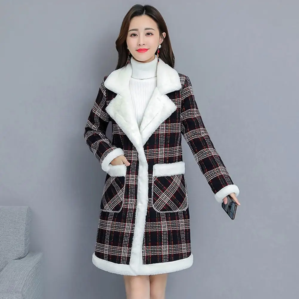 Winter Women Coat Thick Plush Turn-down Collar Outerwear Mid Length Plaid Print Pockets Single-breasted Lady Commute Overcoat
Winter Women Coat Thick Plush Turn-down Collar Outerwear Mid Length Plaid Print Pockets Single-breasted Lady Commute Overcoat