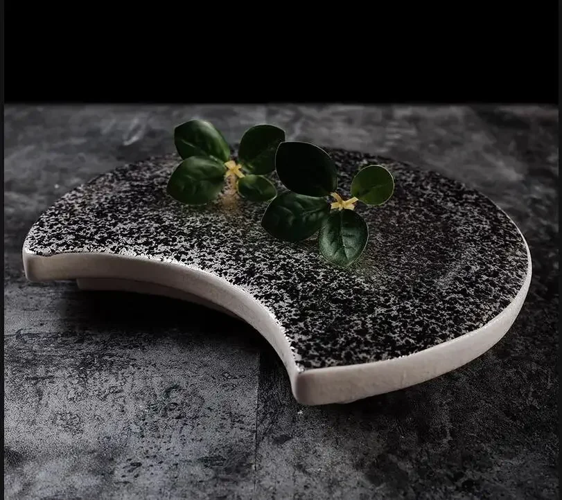 Керамическая тарелка в форме луны в стиле ретро, японская кухня, суши, западный десерт, украшение для домашней кухни, посуда
Керамическая тарелка в форме луны в стиле ретро, японская кухня, суши, западный десерт, украшение для домашней кухни, посуда