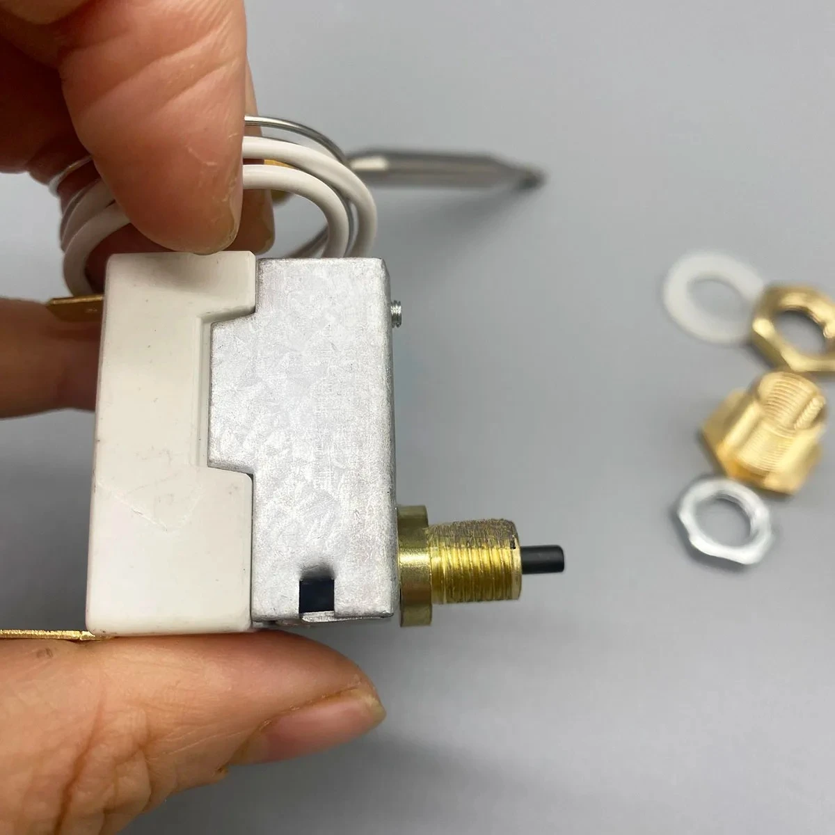 Universal Steam Cabinets Spare Parts Temperature Control 250V 16A 135 Degree Thermostat With Brass Metal Nut
Universal Steam Cabinets Spare Parts Temperature Control 250V 16A 135 Degree Thermostat With Brass Metal Nut