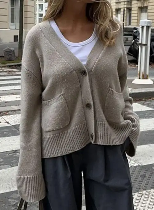 Cardigan for Women 2026 Spring Autumn New Solid Color Fashion Pocket Design Casual V-Neck Long Sleeve Knitted Cardigan Coat
Cardigan for Women 2026 Spring Autumn New Solid Color Fashion Pocket Design Casual V-Neck Long Sleeve Knitted Cardigan Coat