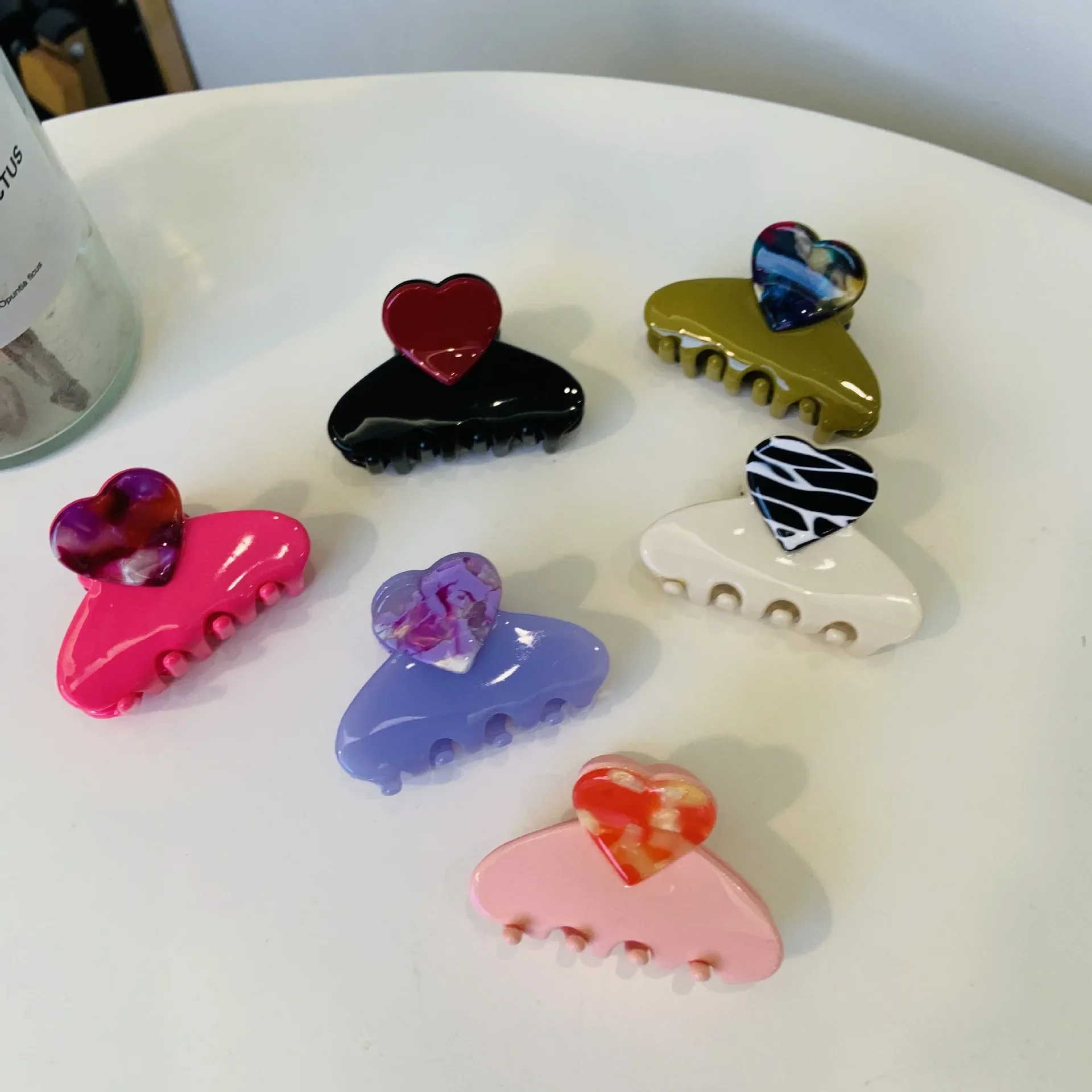 French Love Series Grip Acetate Hair Claw Solid Color Temperament Heart Design Disc Hair Shark Clip Female Hair Accessories
French Love Series Grip Acetate Hair Claw Solid Color Temperament Heart Design Disc Hair Shark Clip Female Hair Accessories