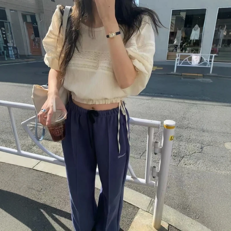 Lace Shirt Women's round Neck Long Sleeve Waist Cinched Belted Summer New Style Korean Fashion Breathable Cotton Thickened
Lace Shirt Women's round Neck Long Sleeve Waist Cinched Belted Summer New Style Korean Fashion Breathable Cotton Thickened