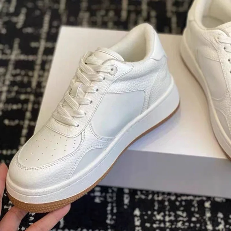 Designer Genuine leather white shoes classic white running shoes thick soled height increasing fashionable couple casual shoes
Designer Genuine leather white shoes classic white running shoes thick soled height increasing fashionable couple casual shoes