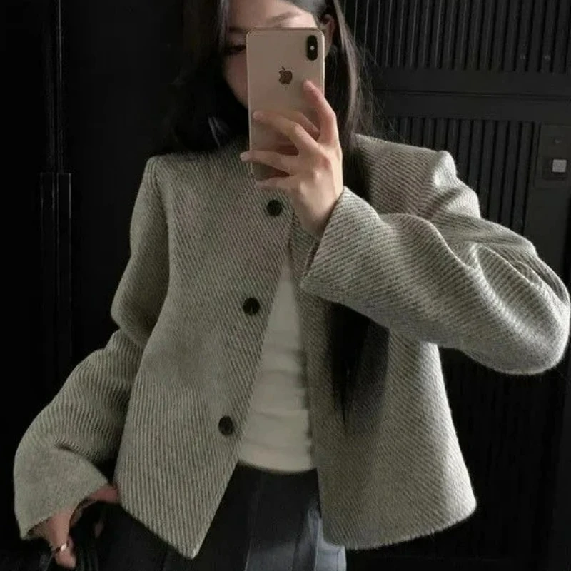 Young Fashionable Retro round Neck Striped Loose Outerwear Perfume Wind Shirt Spring Autumn Ladies Short Coat Warmth Protection
Young Fashionable Retro round Neck Striped Loose Outerwear Perfume Wind Shirt Spring Autumn Ladies Short Coat Warmth Protection