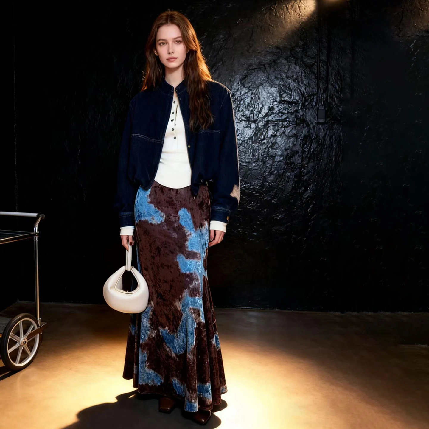 Elegant High Waist Velvet Asymmetric Print Skirt Breathable Polyester Fiber Casual Fish Tail Skirt for Women in Autumn Winter
Elegant High Waist Velvet Asymmetric Print Skirt Breathable Polyester Fiber Casual Fish Tail Skirt for Women in Autumn Winter