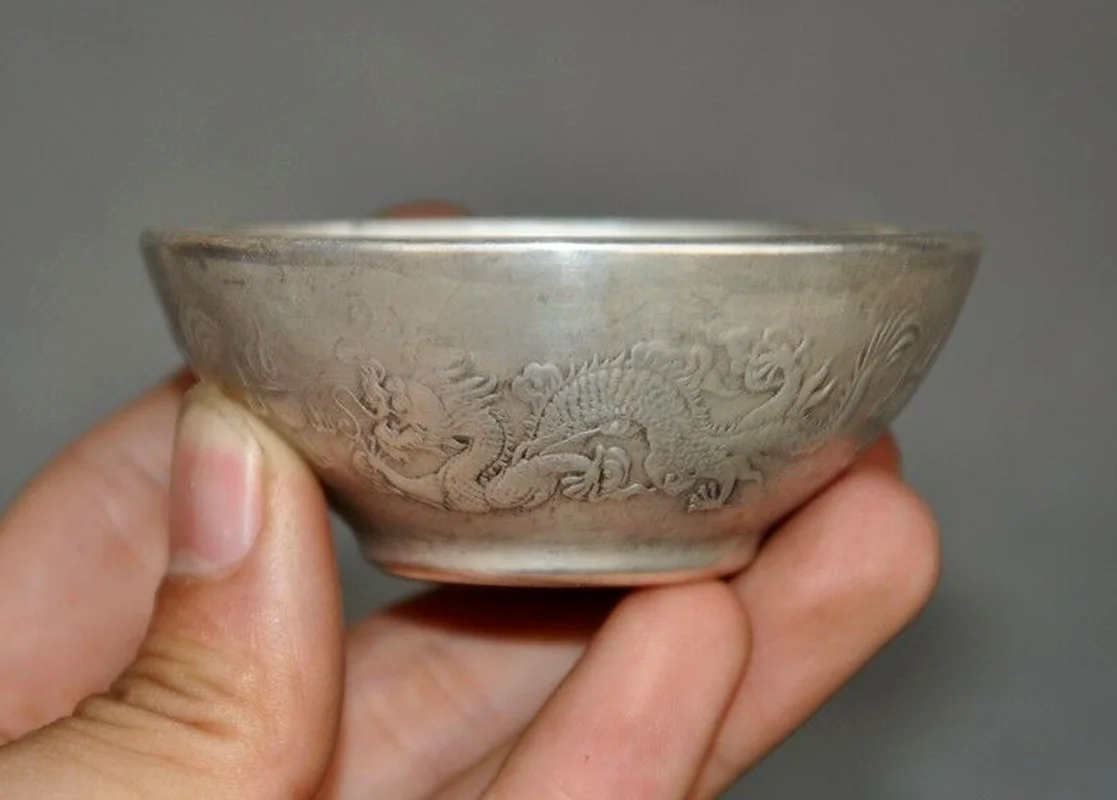 2.8" Chinese Tibetan Silver Dragons Dragon Loong Statue Tea Cup Bowl Collect New
2.8" Chinese Tibetan Silver Dragons Dragon Loong Statue Tea Cup Bowl Collect New