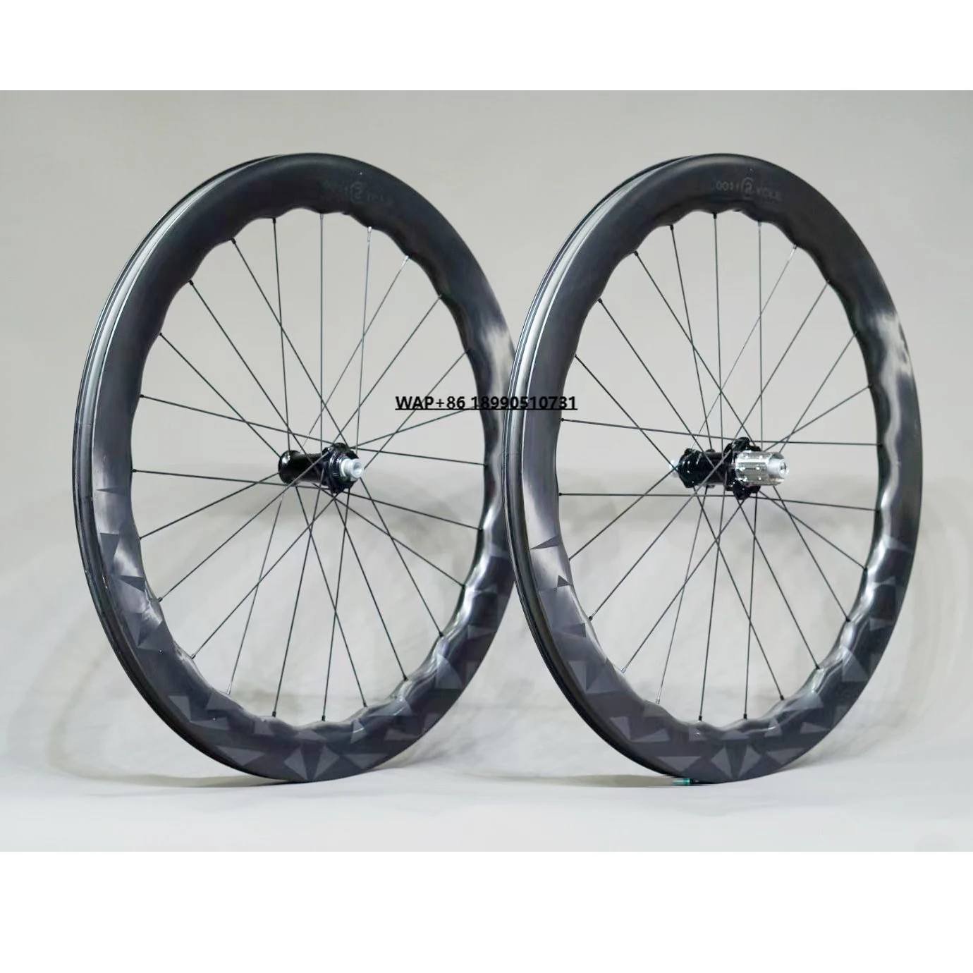 1350g PRO Carbon Bike Wheels 700C Wave Rim 40/50mm Lighter Bicycle Racing Wheelset New Ultra Light Carbon Bicycle Wheelset
1350g PRO Carbon Bike Wheels 700C Wave Rim 40/50mm Lighter Bicycle Racing Wheelset New Ultra Light Carbon Bicycle Wheelset