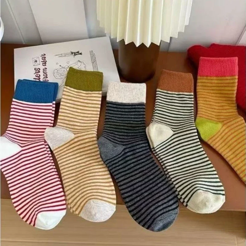 1/5 пар женских повседневных носков в ретро-стиле, теплых цветов, универсальные, простые, удобные, средней длины, для весны и осени
1/5 пар женских повседневных носков в ретро-стиле, теплых цветов, универсальные, простые, удобные, средней длины, для весны и осени