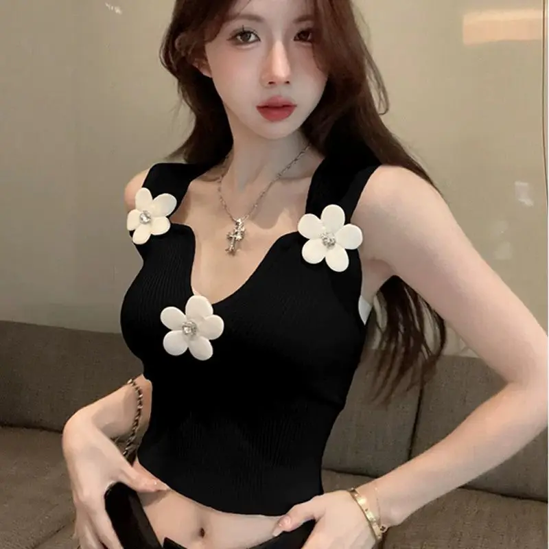 2024 Summer New High End Flower Knitted Tank Top with French Design Slim Fit and Slim Short Top
2024 Summer New High End Flower Knitted Tank Top with French Design Slim Fit and Slim Short Top