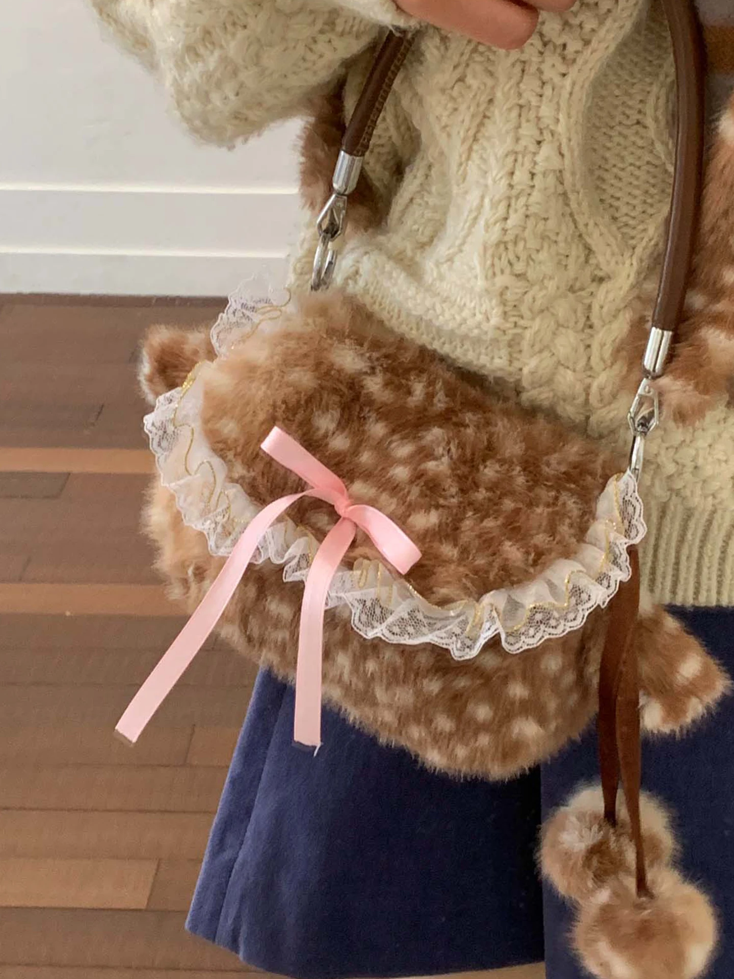 Корейская пушистая сумка подмышки, женская сумка через плечо на одно плечо, новинка 2025, зимняя милая милая сумка Sle
Корейская пушистая сумка подмышки, женская сумка через плечо на одно плечо, новинка 2025, зимняя милая милая сумка Sle