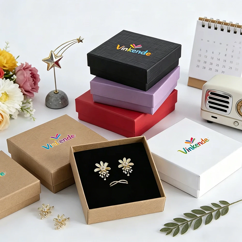 50Pcs/Lot Personalise 7x7x3cm Jewelry Box Custom Logo Ring Earrings Brooch Jewelry Storage Packaging Box Oil Key Organizer Case
50Pcs/Lot Personalise 7x7x3cm Jewelry Box Custom Logo Ring Earrings Brooch Jewelry Storage Packaging Box Oil Key Organizer Case