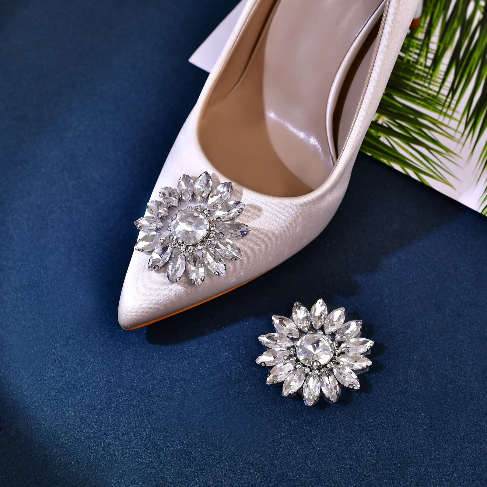 Women's Rhinestone Flower Stickers for Clothing, Hats, Bags, Hair Clips Iron-On Patches, DIY Decorative Accessories SP79
Women's Rhinestone Flower Stickers for Clothing, Hats, Bags, Hair Clips Iron-On Patches, DIY Decorative Accessories SP79