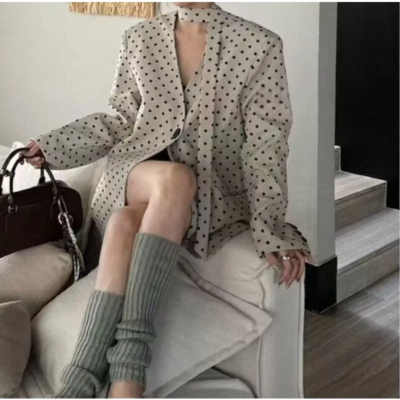 New Streamer-shaped Polka Dot Small Blazer Ins Design Fashionable Retro Wide Version Korean Version Loose Suit
New Streamer-shaped Polka Dot Small Blazer Ins Design Fashionable Retro Wide Version Korean Version Loose Suit