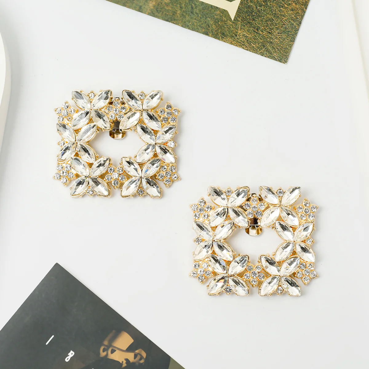 Detachable Rhinestone Shoe Clips for Women, Bling Crystal Shoe Buckle, DIY Wedding Bridal Heels Sandals Accessories Decoration
Detachable Rhinestone Shoe Clips for Women, Bling Crystal Shoe Buckle, DIY Wedding Bridal Heels Sandals Accessories Decoration