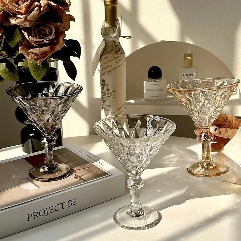 European Vintage Relief Tall Glass Cup Champagne Glass Diamond Carved Wine Glases Glass Red Wine Cups for Wedding Home Drinkware
European Vintage Relief Tall Glass Cup Champagne Glass Diamond Carved Wine Glases Glass Red Wine Cups for Wedding Home Drinkware