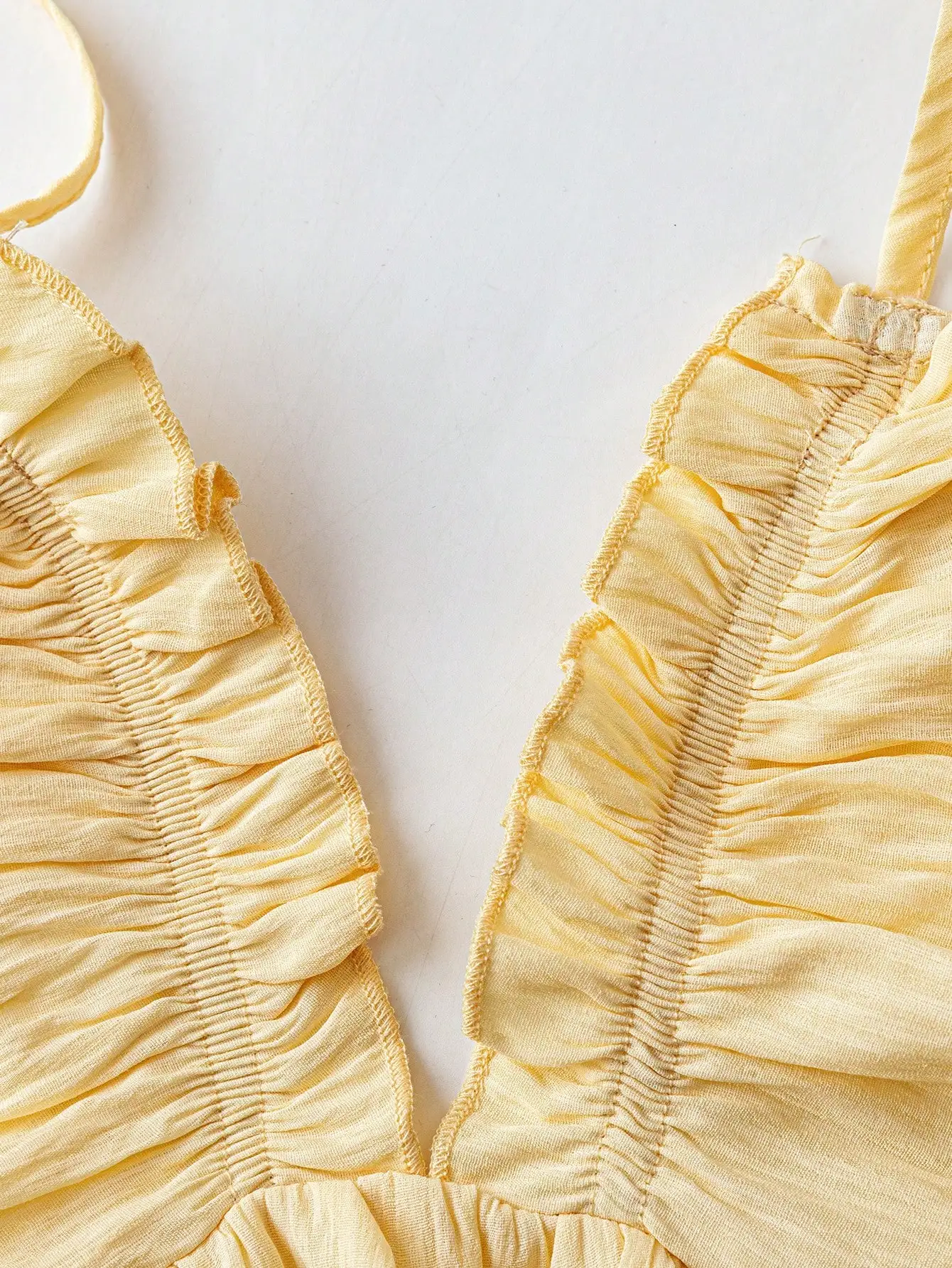 Elegant Deep V Spaghetti Strap Ruffled Maxi Dress For Summer Beach Vacation
Elegant Deep V Spaghetti Strap Ruffled Maxi Dress For Summer Beach Vacation