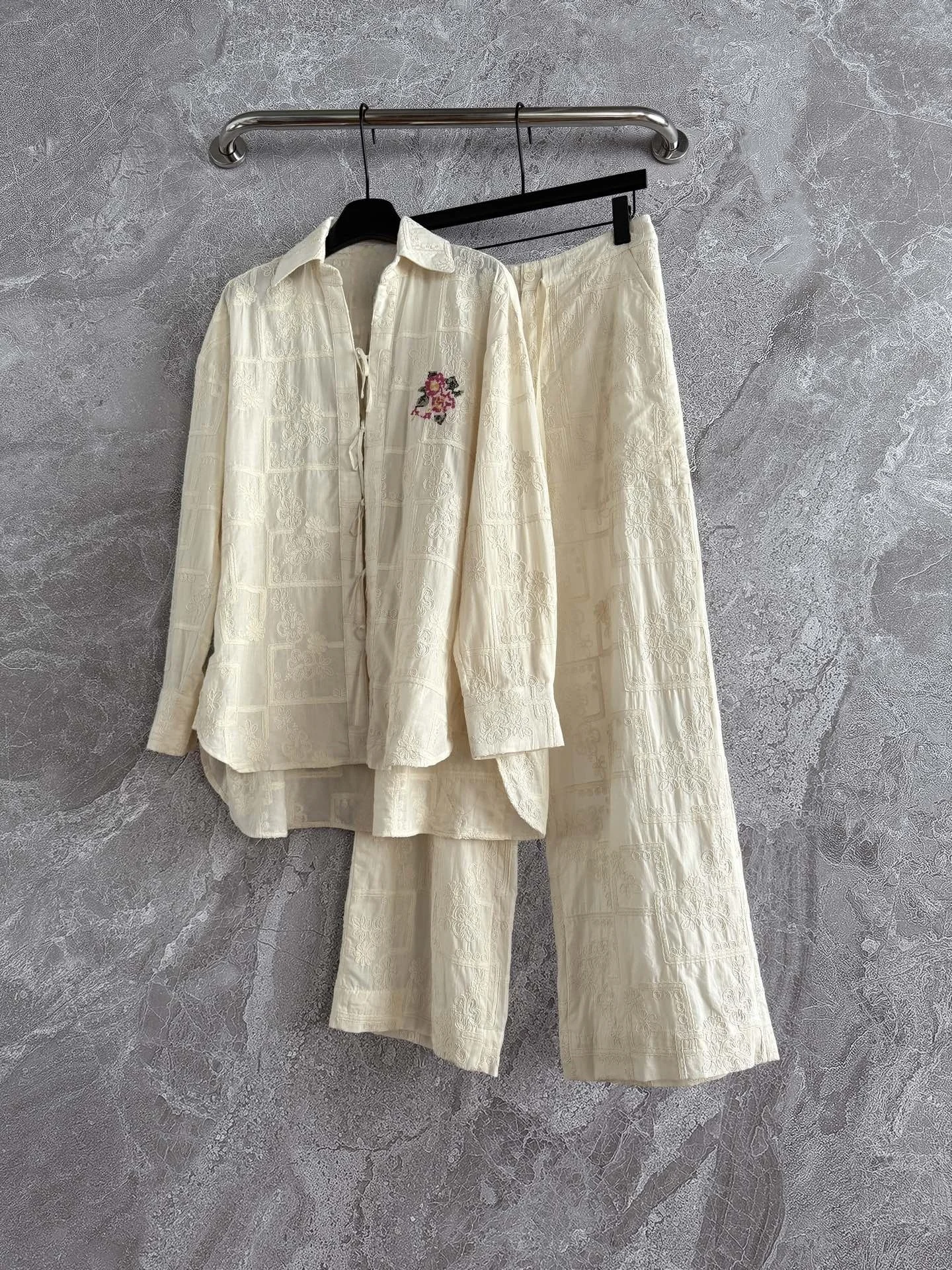 Ladies' embroidered shirt casual pants set Women's Suit Woman Clothes Set Woman 2 Pieces
Ladies' embroidered shirt casual pants set Women's Suit Woman Clothes Set Woman 2 Pieces