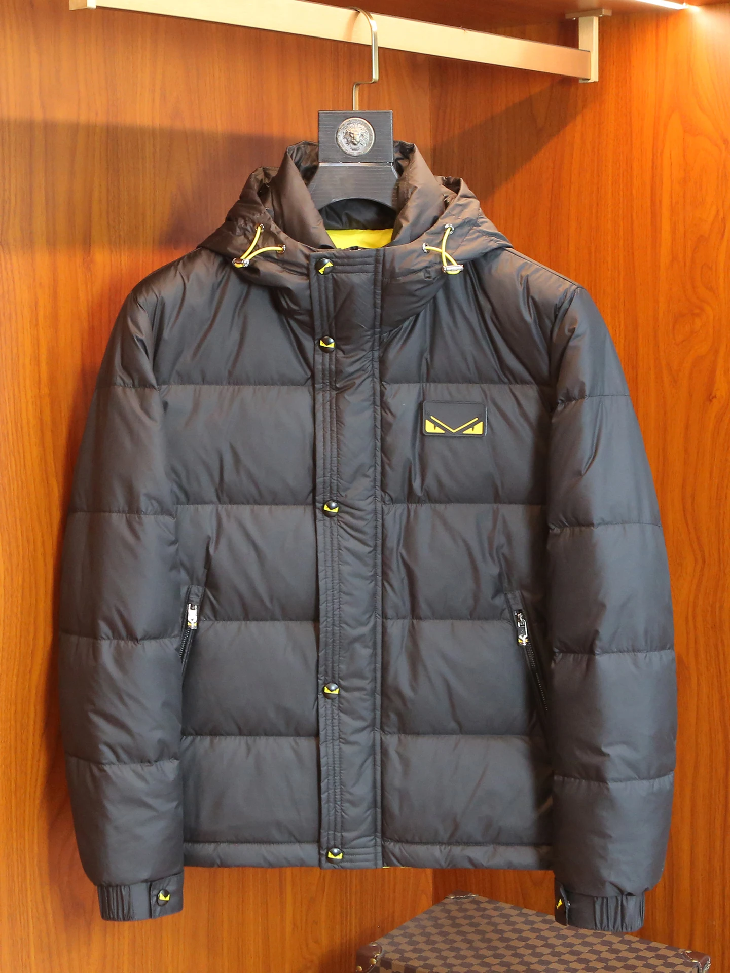 Элитная легкая роскошная мужская зимняя куртка с капюшоном, приталенного кроя, больших размеров, белая, из высококачественного пуха
Элитная легкая роскошная мужская зимняя куртка с капюшоном, приталенного кроя, больших размеров, белая, из высококачественного пуха