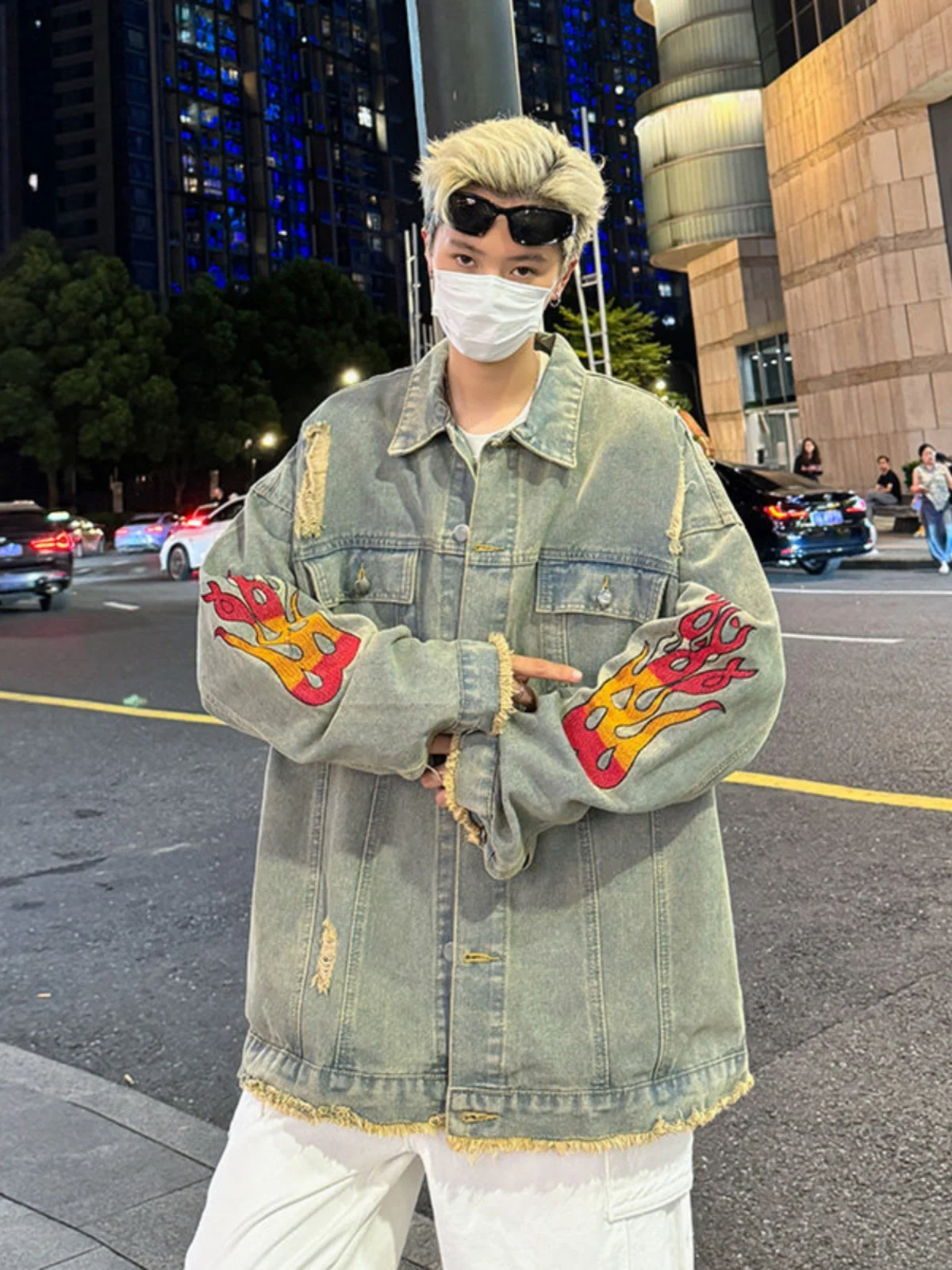 Мужская джинсовая куртка в американском стиле High Street, весна-осень, ретро, с вышивкой в виде пламени, с отворотами на воротнике, рабочая куртка свободного кроя с длинными рукавами
Мужская джинсовая куртка в американском стиле High Street, весна-осень, ретро, с вышивкой в виде пламени, с отворотами на воротнике, рабочая куртка свободного кроя с длинными рукавами