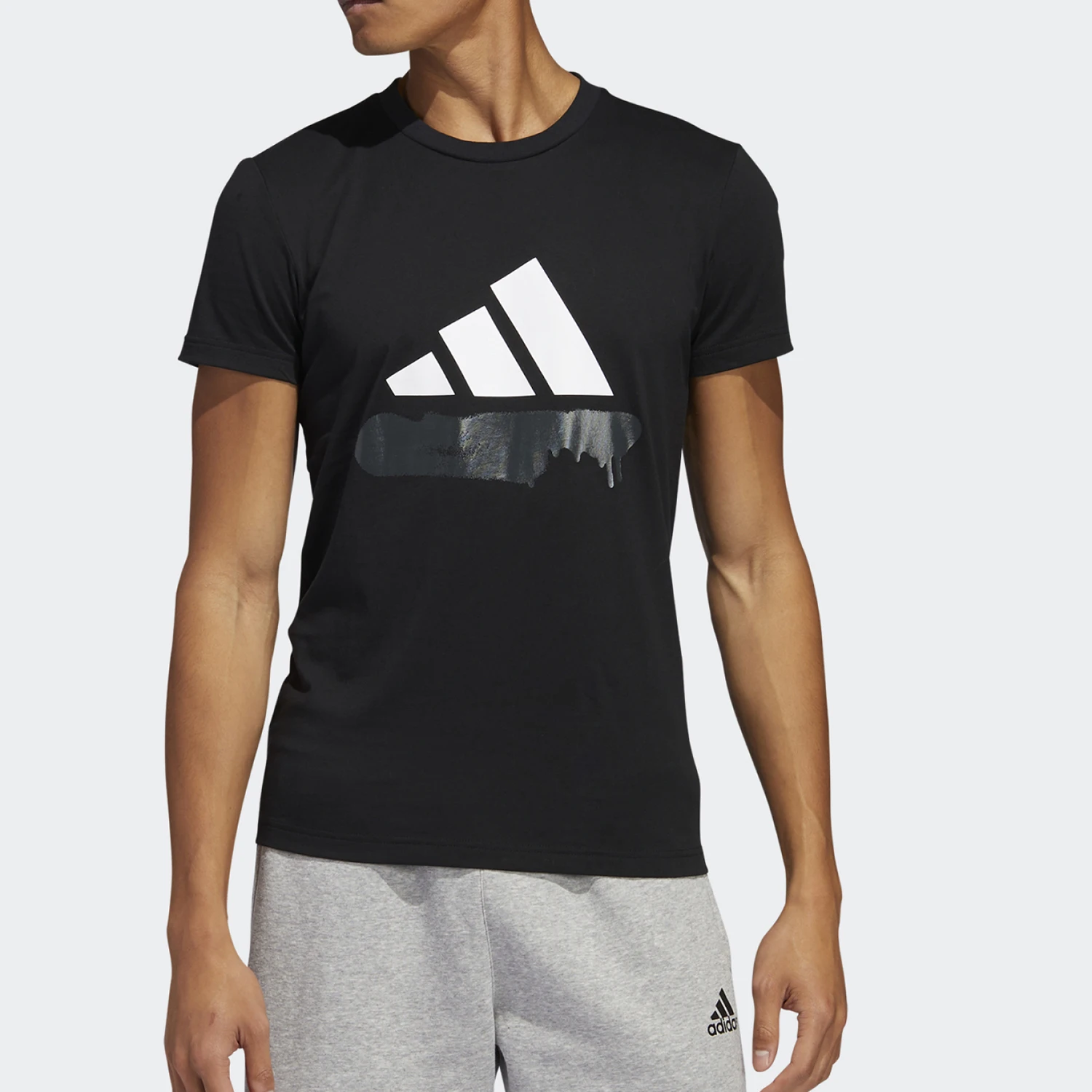 Adidas Официальная мужская спортивная повседневная футболка с круглым вырезом и короткими рукавами с логотипом FT2829
Adidas Официальная мужская спортивная повседневная футболка с круглым вырезом и короткими рукавами с логотипом FT2829