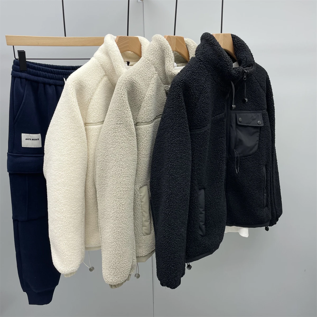 2023 Winter Thick Warm Oversized Solid Color Sherpa Jacket Men Stand Collar Zip Fluffy Loose Casual Faux Lamb Fur Coats C92
2023 Winter Thick Warm Oversized Solid Color Sherpa Jacket Men Stand Collar Zip Fluffy Loose Casual Faux Lamb Fur Coats C92