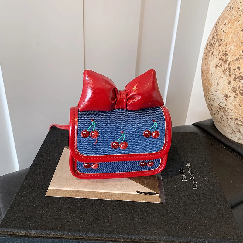 PU Fruit Cover Fashion Crossbody Bags Exquisite Sweet Women's Bags 2025 Hot Sale Thread Versatile Square Women's Handbags
PU Fruit Cover Fashion Crossbody Bags Exquisite Sweet Women's Bags 2025 Hot Sale Thread Versatile Square Women's Handbags