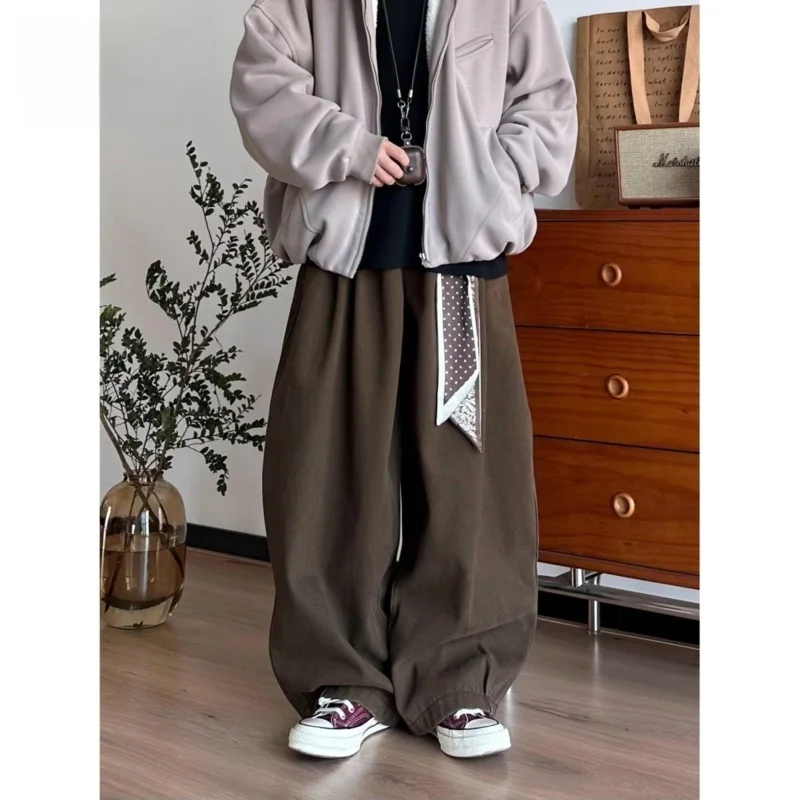 Новые мужские повседневные брюки свободного кроя 2024 года в корейском стиле, модные, тонкие, широкие, в пол, летние, легкие, струящиеся
Новые мужские повседневные брюки свободного кроя 2024 года в корейском стиле, модные, тонкие, широкие, в пол, летние, легкие, струящиеся