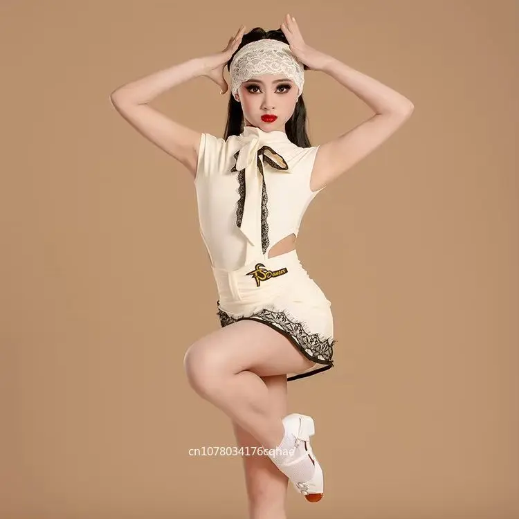 Girl's New style unlined top for girls in Latin dance outfit, plus a fitted half skirt set, as a performance or practice outfit
Girl's New style unlined top for girls in Latin dance outfit, plus a fitted half skirt set, as a performance or practice outfit