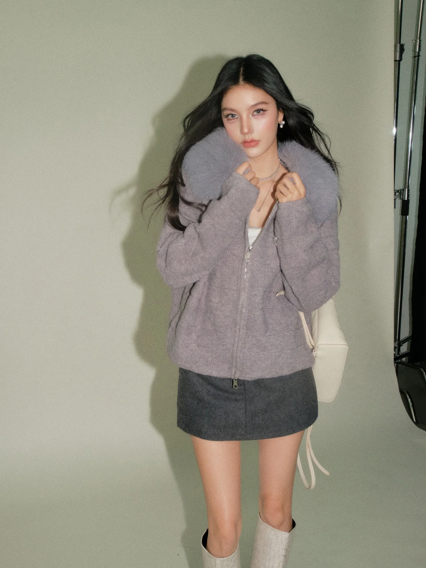 Вязаный кардиган Olivia Duo с капюшоном, зима 2025, с меховым воротником, женское повседневное модное пальто свободного кроя с длинными рукавами
Вязаный кардиган Olivia Duo с капюшоном, зима 2025, с меховым воротником, женское повседневное модное пальто свободного кроя с длинными рукавами