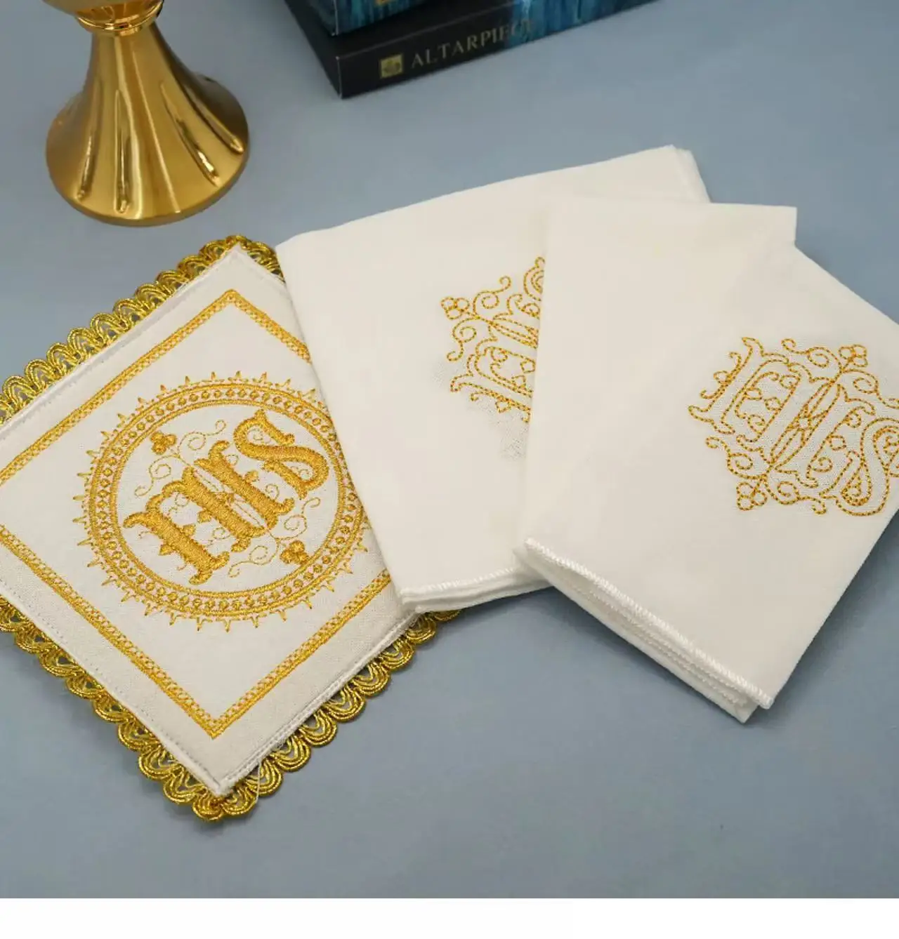 Девятикратная ткань, католическая масса, литургия, вышитая подставка, корпоративная IHS, чаша, подставка, марля, Alter Corpus, полотенца, церковь причастия
Девятикратная ткань, католическая масса, литургия, вышитая подставка, корпоративная IHS, чаша, подставка, марля, Alter Corpus, полотенца, церковь причастия