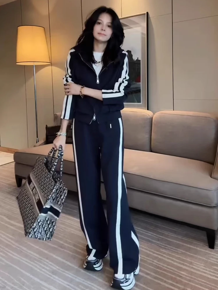 Casual striped contrasting hooded jacket wide leg pants autumn new item slim and stylish versatile 2piece set for women
Casual striped contrasting hooded jacket wide leg pants autumn new item slim and stylish versatile 2piece set for women